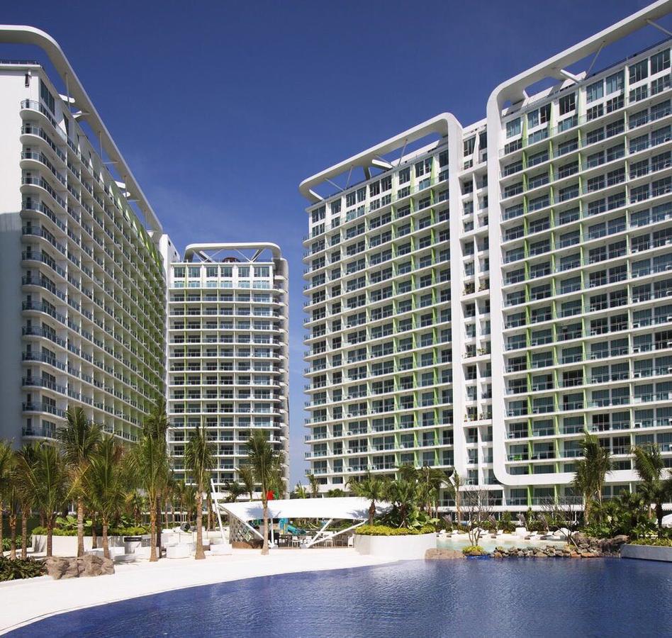 Azure Urban Beach Resort Manila By Radlett Extérieur photo