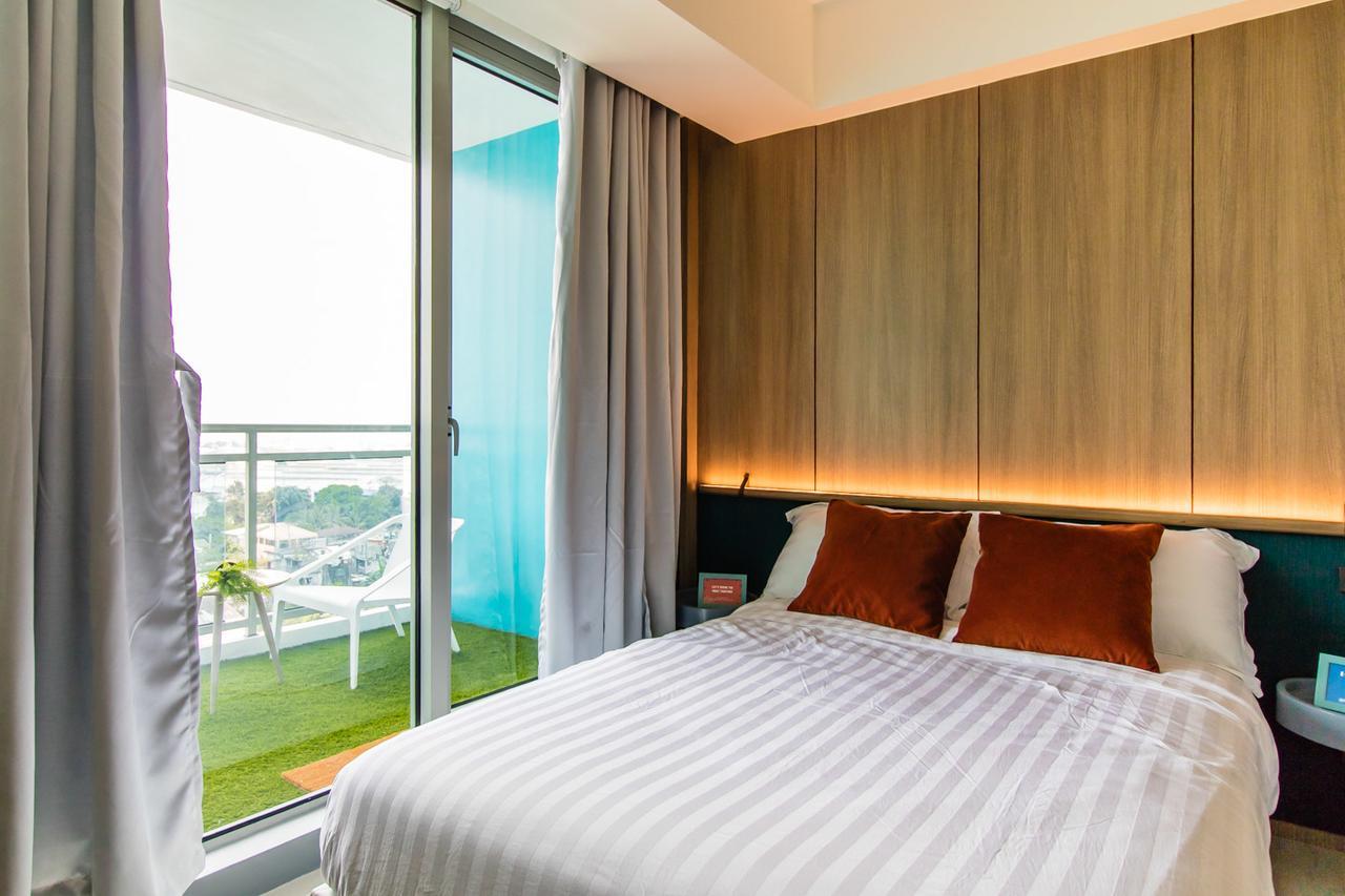 Azure Urban Beach Resort Manila By Radlett Extérieur photo