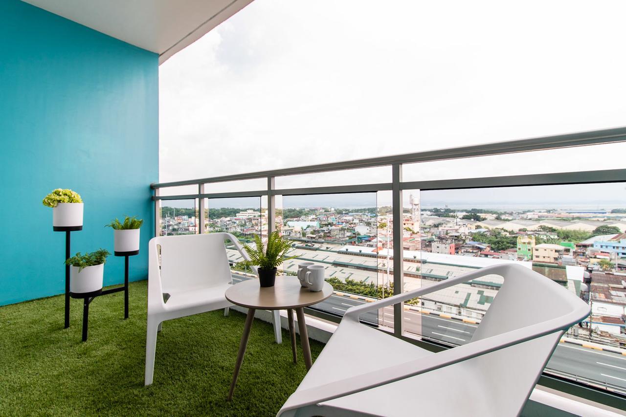 Azure Urban Beach Resort Manila By Radlett Extérieur photo
